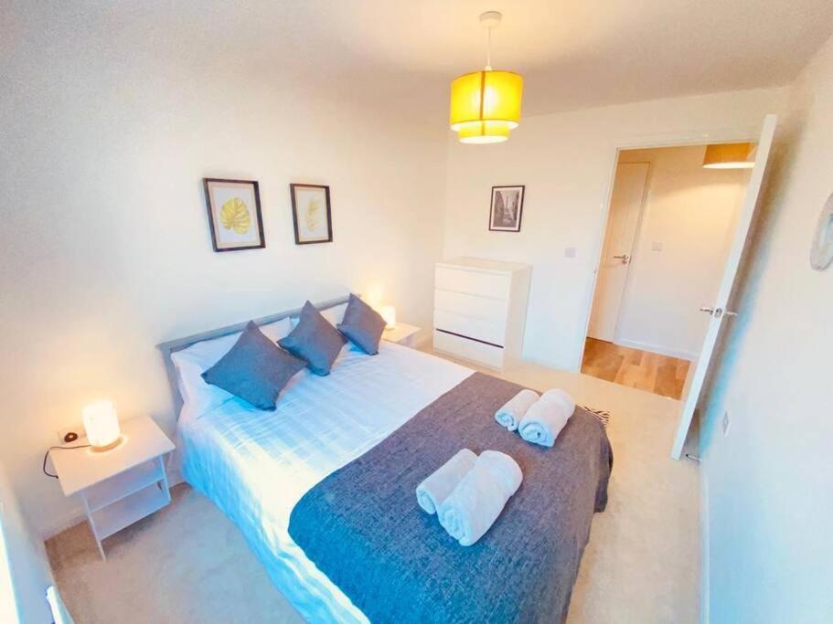 Beautiful, Brand New Apartment! Cheltenham Eksteriør bilde