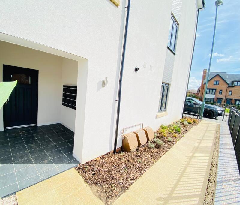 Beautiful, Brand New Apartment! Cheltenham Eksteriør bilde