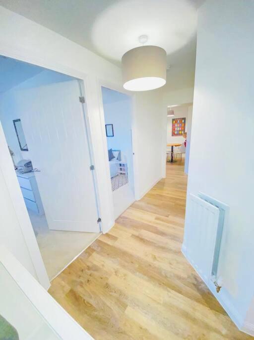 Beautiful, Brand New Apartment! Cheltenham Eksteriør bilde