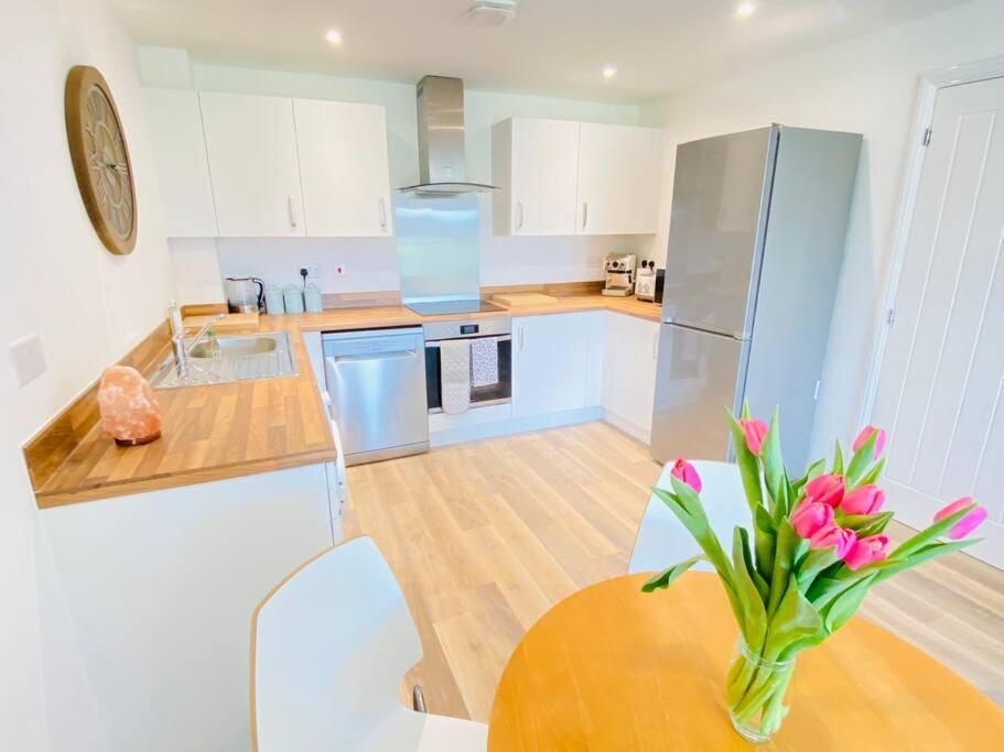 Beautiful, Brand New Apartment! Cheltenham Eksteriør bilde
