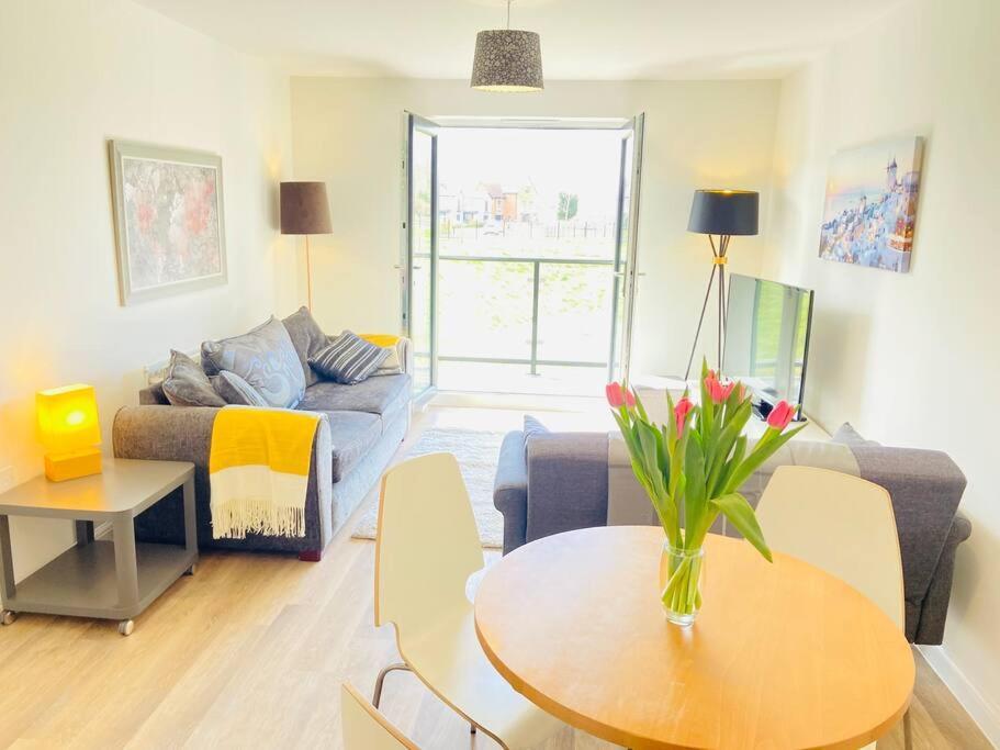 Beautiful, Brand New Apartment! Cheltenham Eksteriør bilde