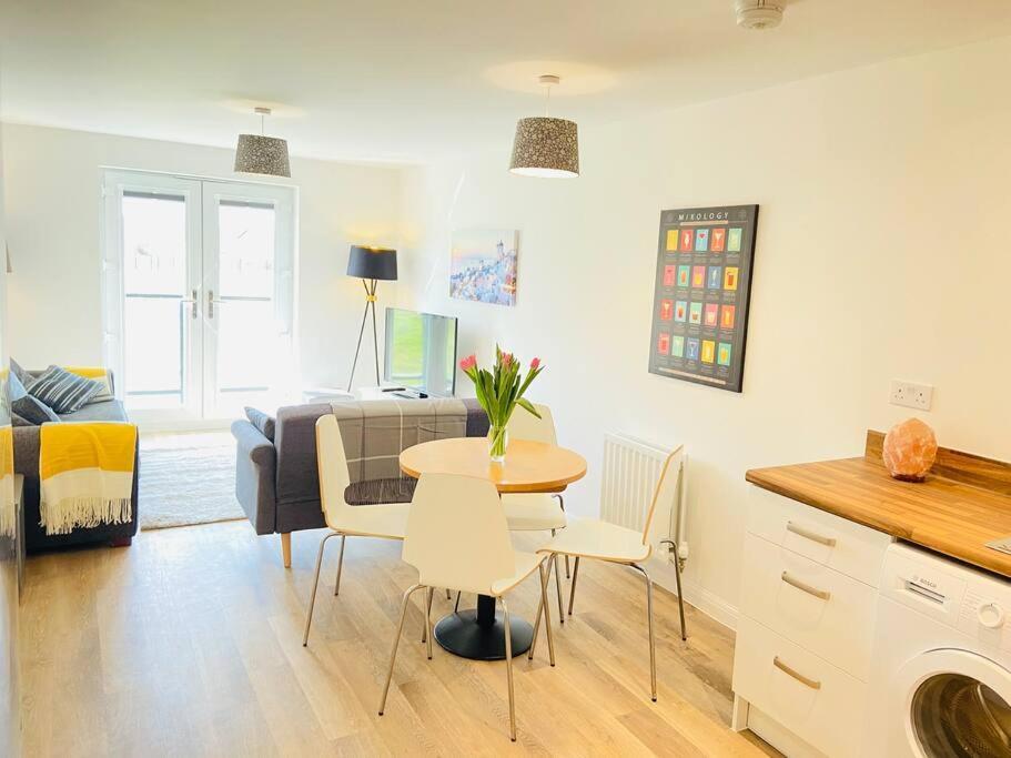 Beautiful, Brand New Apartment! Cheltenham Eksteriør bilde