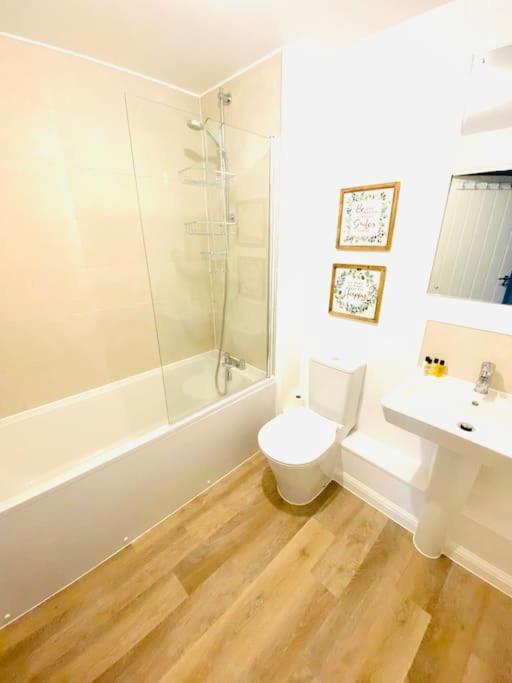 Beautiful, Brand New Apartment! Cheltenham Eksteriør bilde
