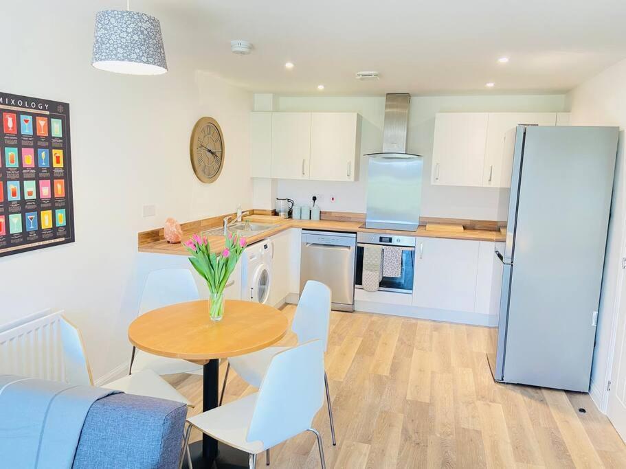 Beautiful, Brand New Apartment! Cheltenham Eksteriør bilde