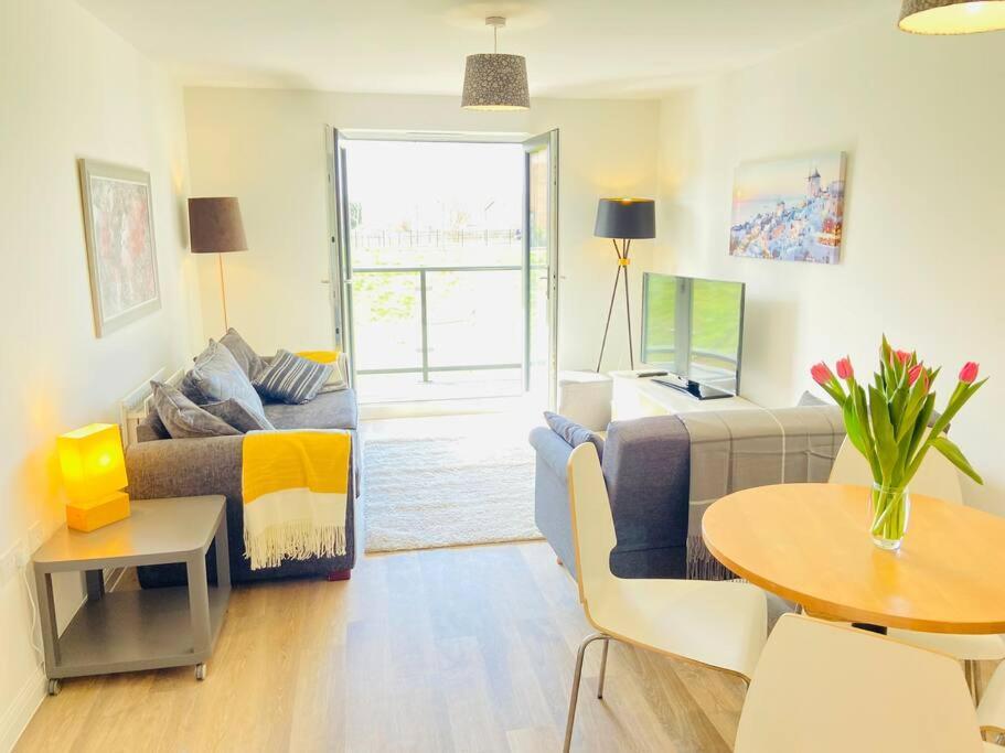 Beautiful, Brand New Apartment! Cheltenham Eksteriør bilde