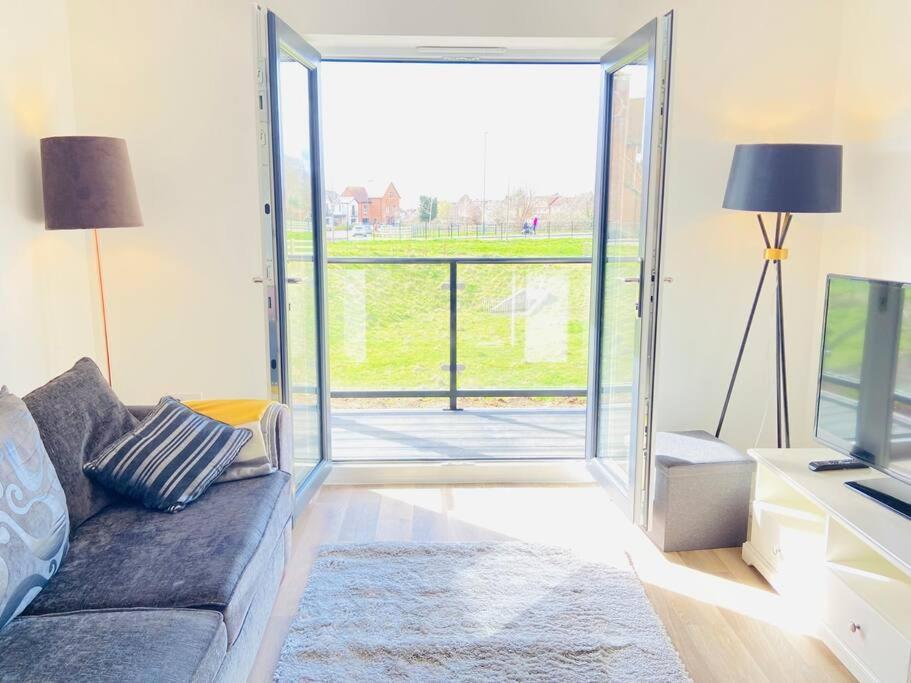 Beautiful, Brand New Apartment! Cheltenham Eksteriør bilde